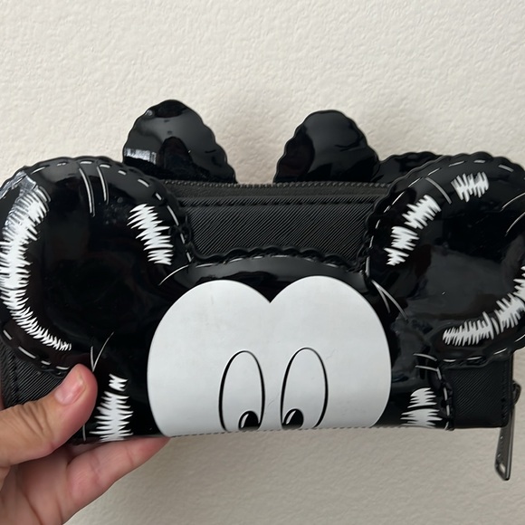 Loungefly Minnie and Mickey wallet - Picture 3 of 8